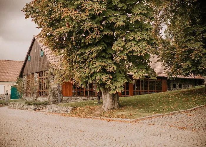 Zámeček Ostrov (Central Bohemian)