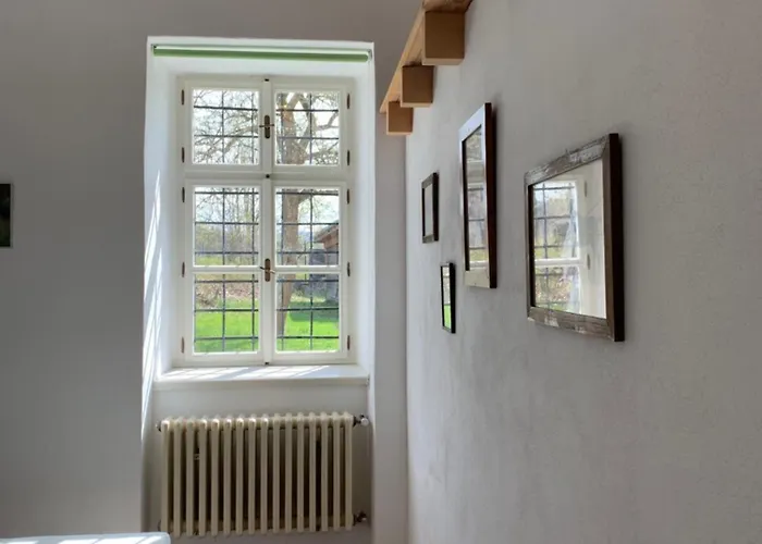 Zámeček Ostrov (Central Bohemian)