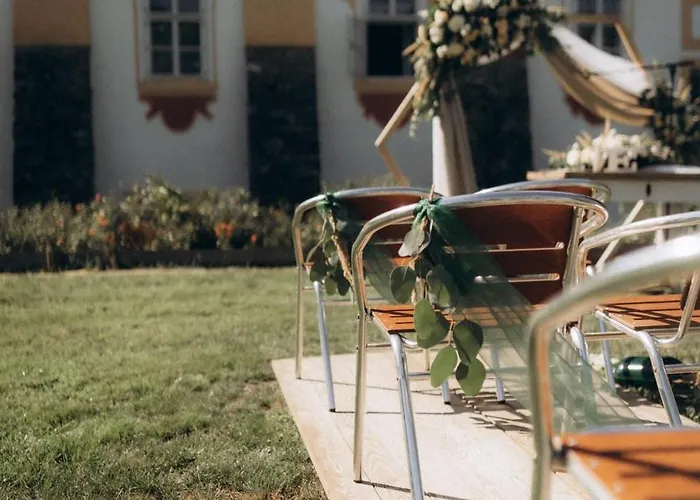 Penzion Zámeček Ostrov (Central Bohemian)