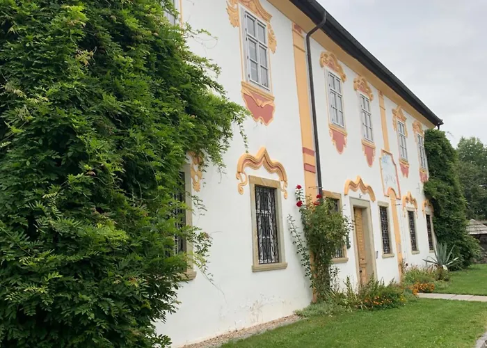 Zámeček Ostrov (Central Bohemian)