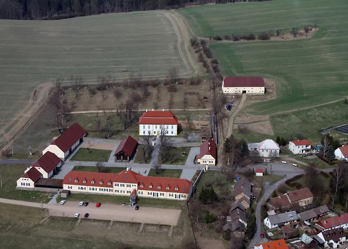 Zámeček 3* Ostrov (Central Bohemian)