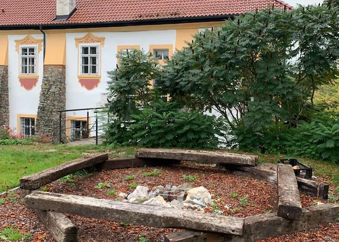 Zámeček 3* Ostrov (Central Bohemian)